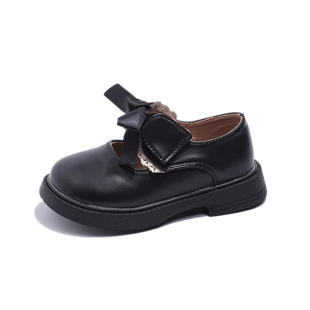 Girl's shoes with bow and velcro 