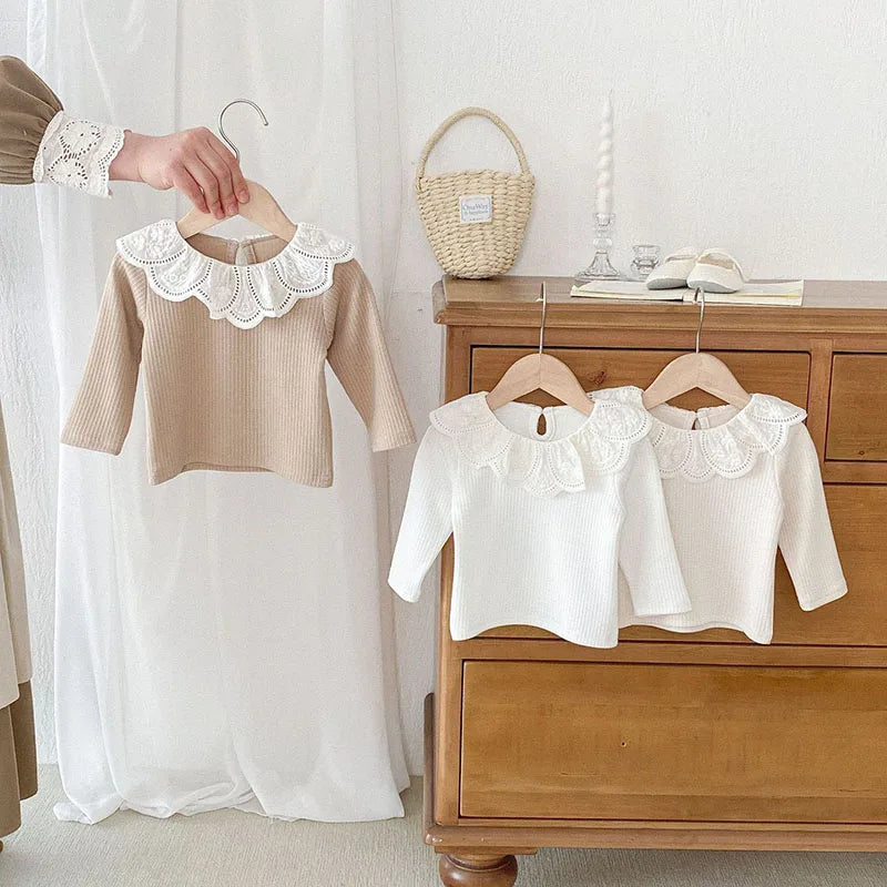 Camiseta de algodón estilo romántico con cuello de volante