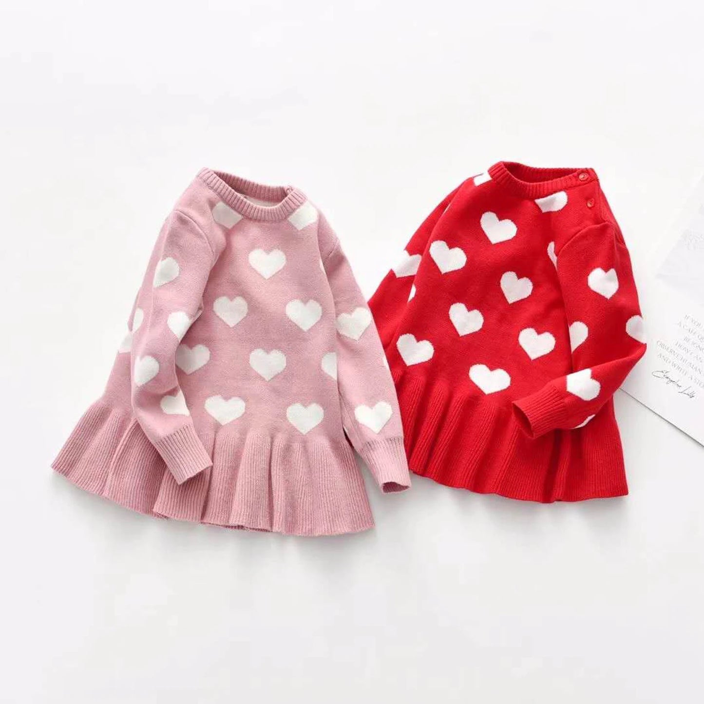 Vestido de invierno con estampado de corazones para niña