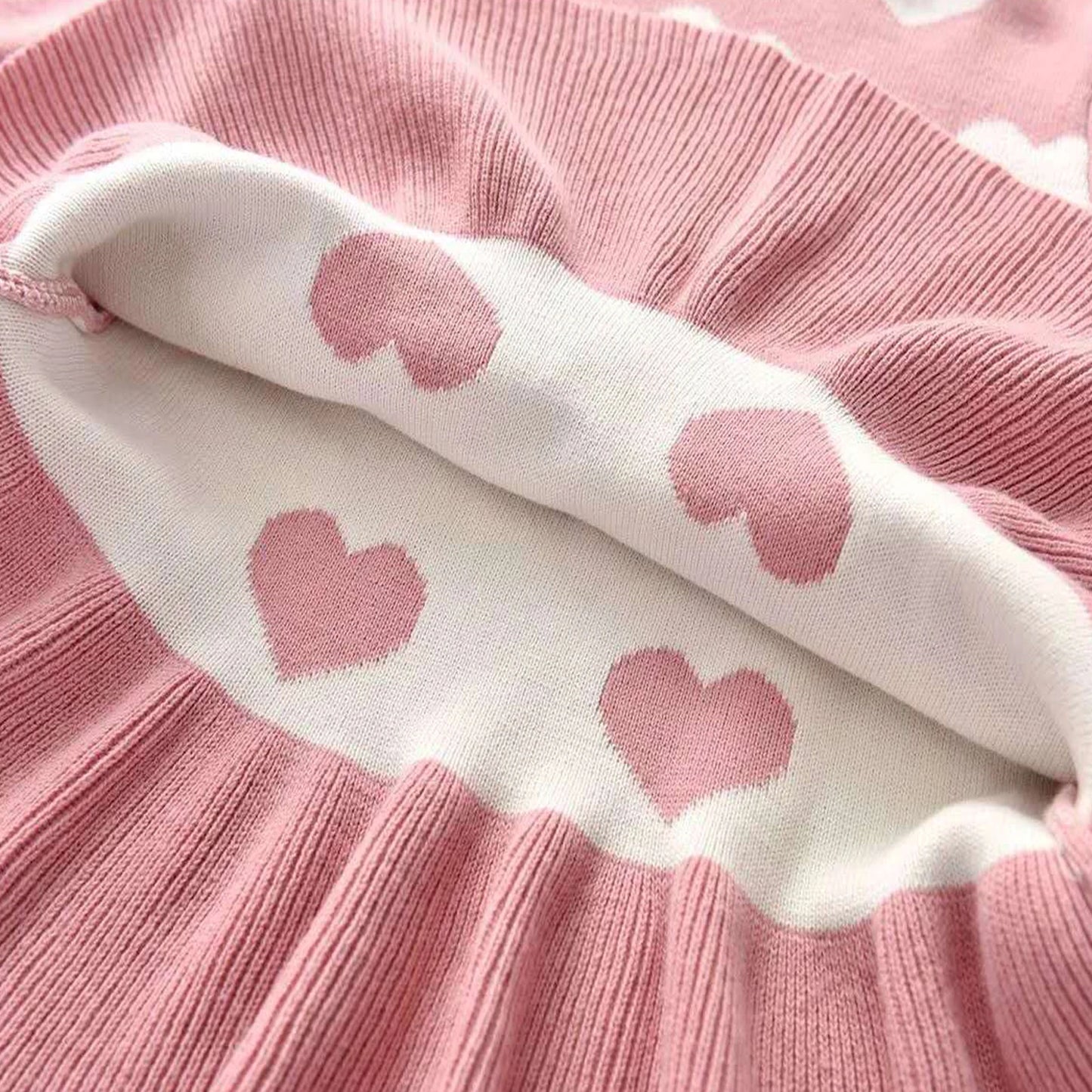 Vestido de invierno con estampado de corazones para niña