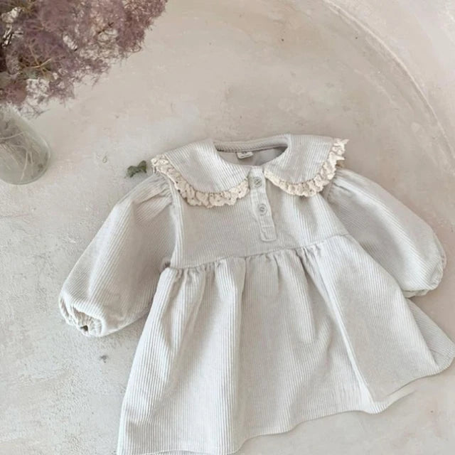 Vestido de bebé de pana con cuellos